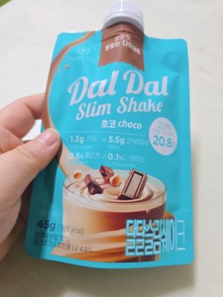 달달슬림쉐이크 [블로그]달달슬림 맛있는 단백질 쉐이크 파우치 다이어트 식사대용 프로틴 파우더 보충제 — 5점을 준 리뷰어가 2025년 10월 올린 사용 사진