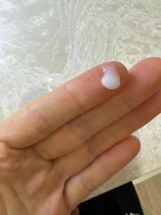 [스킨1004] 마다가스카르 센텔라 히알루-시카 워터핏 선세럼 50ml — 5점을 준 리뷰어가 2024년 5월 올린 사용 사진