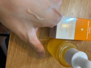 체르엠 스템앤셀 비타민 브라이트닝 에센스 30ml 1개 — 3.5점을 준 리뷰어가 2021년 10월 올린 사용 사진