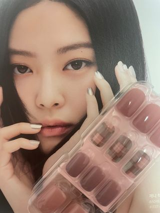 데싱디바 매직프레스 레귤러 스퀘어_6종 중 택 1 — 2.5점을 준 리뷰어가 2021년 9월 올린 사용 사진