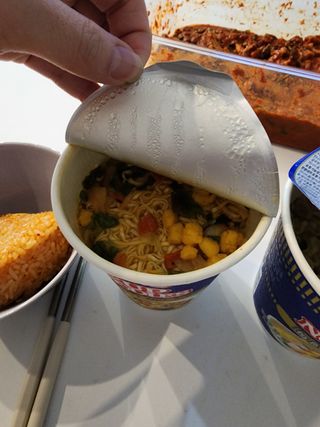 NISSIN 닛신 컵누들  4종 - 씨푸드오리지날, 씨푸드 스파이시, 씨푸드 커리, 씨푸드 XO소스 — 5점을 준 리뷰어가 2023년 1월 올린 사용 사진