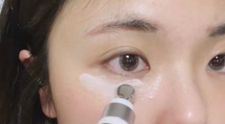 산수시 일루미네이팅 펄 영양 다크서클 스틱 아이 크림 케어 15ml — 4점을 준 리뷰어가 2021년 6월 올린 사용 사진