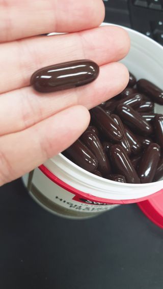 Swisse 스위스 고함량 프로폴리스 2,000mg 210정 — 5점을 준 리뷰어가 2021년 11월 올린 사용 사진