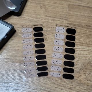 데싱디바 글레이즈 젤네일 시리얼 네일_4종 중 택 1 — 5점을 준 리뷰어가 2021년 9월 올린 사용 사진