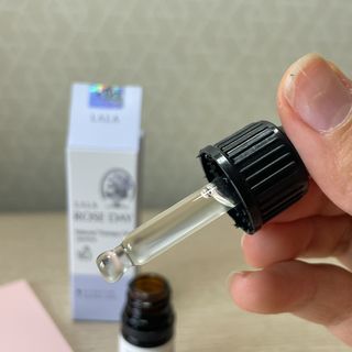 라라로즈데이 시즌2 천연 아로마오일 Y존 케어 속옷향수 이너퍼퓸 5ml  여성의 자존감을 UP시키자 — 4점을 준 리뷰어가 2021년 9월 올린 사용 사진