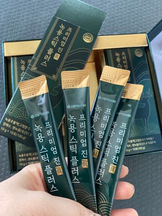 서울약사신협_프리미엄 진 녹용스틱 플러스10g x 30포 — 5점을 준 리뷰어가 2021년 7월 올린 사용 사진