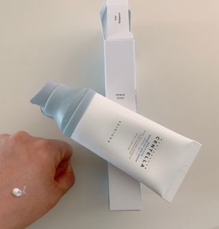 [스킨1004] 마다가스카르 센텔라 히알루-시카 워터핏 선세럼 50ml — 5점을 준 리뷰어가 2024년 5월 올린 사용 사진