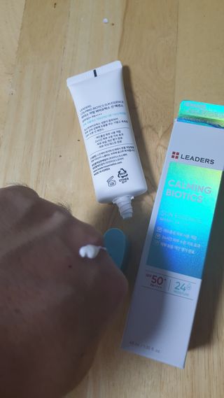 리더스코스메틱 리더스 카밍 바이오틱스 선 에센스 SPF 50+ PA++++ — 4.5점을 준 리뷰어가 2022년 8월 올린 사용 사진
