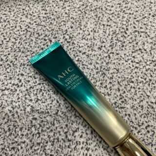 [NEW 탄력유턴 아이크림] AHC 유스 래스팅 리얼 아이크림 포 페이스 — 4점을 준 리뷰어가 2021년 2월 올린 사용 사진
