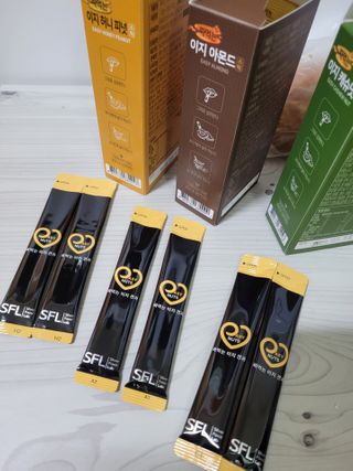짜먹는 이지견과 짜먹는 이지아몬드, 짜먹는 이지허니피넛, 짜먹는 이지캐슈넛 각 10g X  10포 — 5점을 준 리뷰어가 2021년 1월 올린 사용 사진