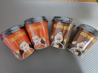 유비쿡 컵떡볶이 매운컵떡볶이2개/ 짜장컵떡볶이 2개  총 4개세트 — 5점을 준 리뷰어가 2021년 3월 올린 사용 사진