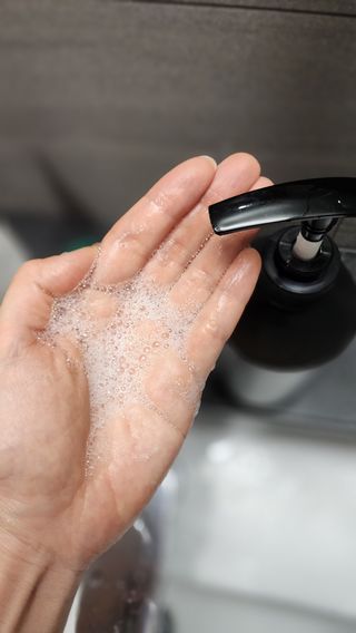 르핸스 퍼포밍 5 샴푸 비반트 포렛/베티버 포그 — 5점을 준 리뷰어가 2022년 12월 올린 사용 사진