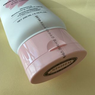 위시스 프리미엄 글루타치온  화이트닝 바디로션 — 5점을 준 리뷰어가 2022년 12월 올린 사용 사진