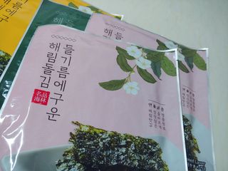 [해림맛김] 들기름에 구운 바삭바삭 김 4종 세트 + 1종 랜덤발송 총5개입 — 5점을 준 리뷰어가 2021년 2월 올린 사용 사진