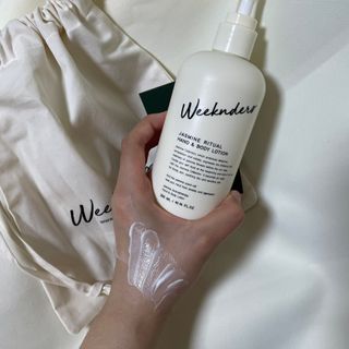 [위켄더스] 끈적임 없이 수분감을 채워주는 핸드& 바디로션 1종 랜덤발송 — 4점을 준 리뷰어가 2022년 5월 올린 사용 사진