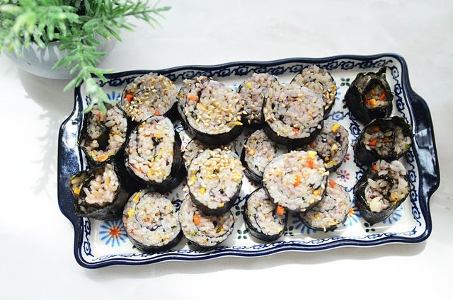 누구나 김밥*1ea [(혼합야채 35g *1ea,  김밥김 (5g, 5ea),  양념간장 (6g, 5ea), 참기름(5g, 2ea)] 리뷰 사진