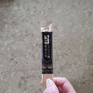 헬스업_천명진프리미엄홍삼스틱_10ml x 30포 — 4.5점을 준 리뷰어가 2021년 2월 올린 사용 사진