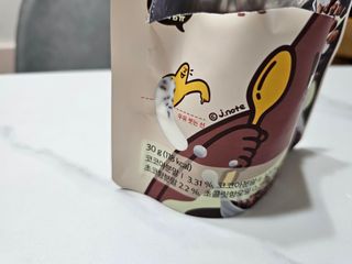스낵스 와그작후루룩 3종_카카오2봉+아몬드2봉+딸기2봉 (총 6봉) — 5점을 준 리뷰어가 2024년 2월 올린 사용 사진