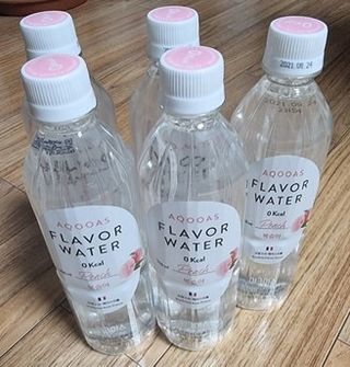 아쿠아스 플레이버워터 [아쿠아스] 제로칼로리 플레이버워터 복숭아/청포도 1BOX 20개입 — 5점을 준 리뷰어가 2021년 4월 올린 사용 사진