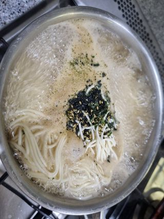 [한면원] 잔치국수 2인분 — 4점을 준 리뷰어가 2023년 3월 올린 사용 사진