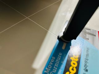 3M 스카치 가구이동슬라이더 소음방지패드 2종 — 4점을 준 리뷰어가 2023년 5월 올린 사용 사진