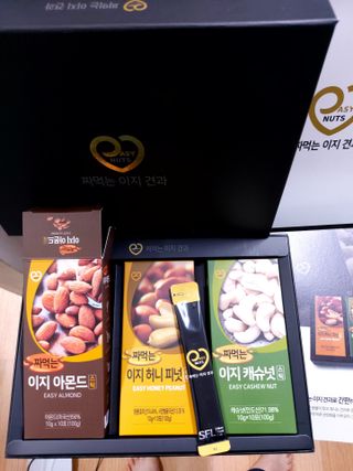 짜먹는 이지견과 짜먹는 이지아몬드, 짜먹는 이지허니피넛, 짜먹는 이지캐슈넛 각 10g X  10포 — 5점을 준 리뷰어가 2021년 3월 올린 사용 사진