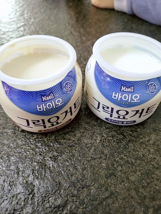 매일바이오 그릭요거트 오리지널 플레인 4개, 로스터리 커피믹스 4개 — 5점을 준 리뷰어가 2021년 12월 올린 사용 사진