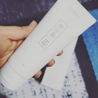 [베러오리진] 무화과 크리미 딥 폼 클렌저/피부 노폐물 & 미세먼지 99 세정 인증 민감성 피부 무자극 인증 — 4점을 준 리뷰어가 2021년 11월 올린 사용 사진