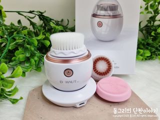 디하우트 랩 디하우트랩 클렌징 피부관리기 진동클렌저 실리콘+2종 인조모 브러시 — 4점을 준 리뷰어가 2021년 11월 올린 사용 사진