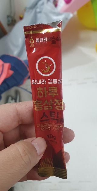 힘내라김홍삼 하루홍삼정스틱 10g x 10포 — 5점을 준 리뷰어가 2021년 4월 올린 사용 사진