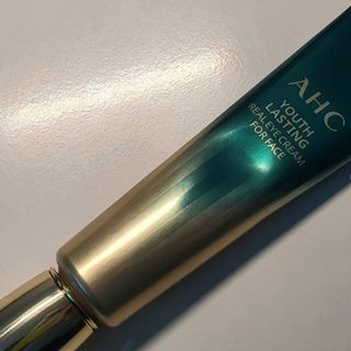 [NEW 탄력유턴 아이크림] AHC 유스 래스팅 리얼 아이크림 포 페이스 — 5점을 준 리뷰어가 2021년 2월 올린 사용 사진