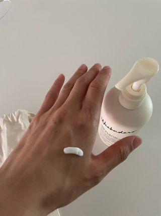 [위켄더스] 끈적임 없이 수분감을 채워주는 핸드& 바디로션 1종 랜덤발송 — 5점을 준 리뷰어가 2022년 5월 올린 사용 사진