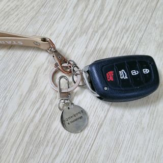 컴바이유 써지컬 각인 키링 [반려동물 인식표, 커플 키링, 가족 키링] — 3점을 준 리뷰어가 2022년 3월 올린 사용 사진