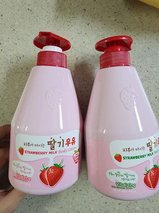 [과일나라] 피부가 마시는 딸기우유 바디클렌저&바디로션 — 5점을 준 리뷰어가 2022년 9월 올린 사용 사진