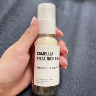 제주인디 카멜리아 바이탈 리치크림 (이너보틀 에디션) — 5점을 준 리뷰어가 2023년 4월 올린 사용 사진
