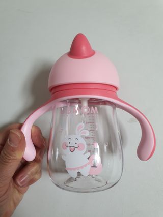 유비맘 트라이탄 코니빨대컵_컬러 랜덤 발송 — 5점을 준 리뷰어가 2021년 3월 올린 사용 사진