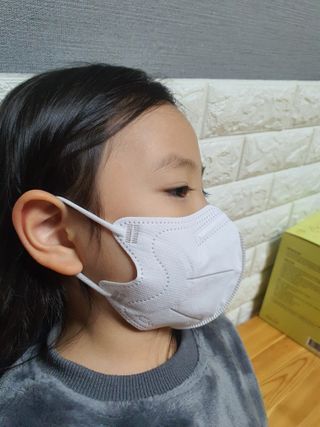 [심폐소생소] 오늘의마스크 KF94 소형 초등학생 어린이 마스크 — 5점을 준 리뷰어가 2021년 12월 올린 사용 사진