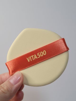 광동생활건강 MF[광동] 비타500✨주름개선·미백·SPF50+🌞퍼펙트쉴드 빅 선쿠션 본품 — 5점을 준 리뷰어가 2024년 5월 올린 사용 사진