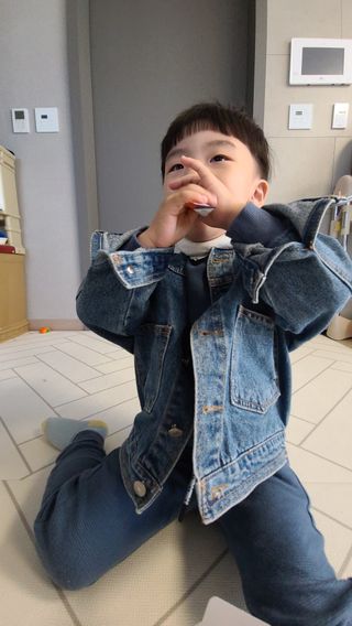 베거스코리아 [콜리케어] 키즈 홍삼콜리 딸기맛 14포 — 5점을 준 리뷰어가 2021년 10월 올린 사용 사진