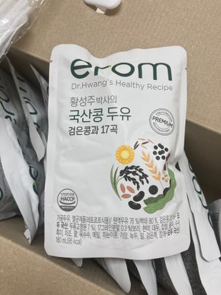 이롬 황성주 박사의 국산콩 두유 검은콩과 17곡 프리미엄 — 5점을 준 리뷰어가 2021년 5월 올린 사용 사진