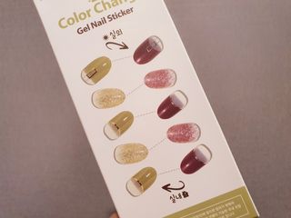 [네일가게] 햇빛에 닿으면 색이 변하는 신기한 햇살 반전 네일스티커_B — 3점을 준 리뷰어가 2021년 8월 올린 사용 사진