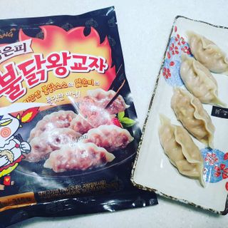 삼양냉동 [삼양] 얇은피불닭왕교자+얇은피까르보불닭왕교자 총4팩 — 4점을 준 리뷰어가 2021년 2월 올린 사용 사진