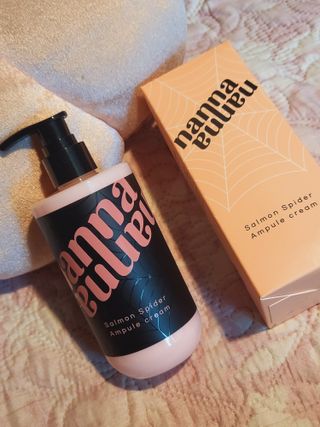 난나 살몬 스파이더 검버섯 미백 톤업 화이트닝 연어 앰플 크림 300ml 대용량 — 4.5점을 준 리뷰어가 2022년 8월 올린 사용 사진