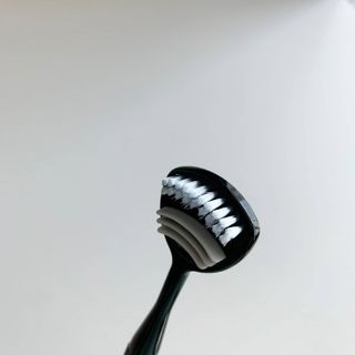 크리오 클리어스 혀백태제거 구취관리 혀클리너 — 5점을 준 리뷰어가 2021년 3월 올린 사용 사진