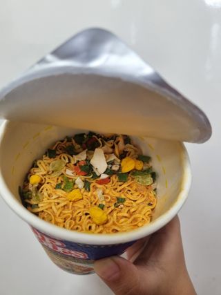 NISSIN 닛신 컵누들  4종 - 씨푸드오리지날, 씨푸드 스파이시, 씨푸드 커리, 씨푸드 XO소스 — 5점을 준 리뷰어가 2022년 11월 올린 사용 사진