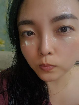 [NEW 탄력유턴 아이크림] AHC 유스 래스팅 리얼 아이크림 포 페이스 — 4.5점을 준 리뷰어가 2021년 4월 올린 사용 사진