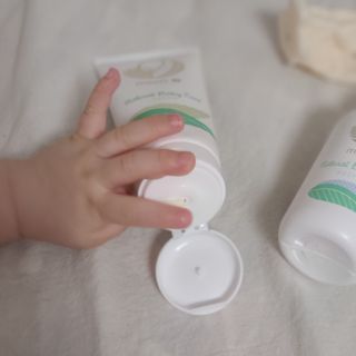 mom e 맘이 내추럴 베이비 케어 크림+바디오일 — 4점을 준 리뷰어가 2021년 1월 올린 사용 사진