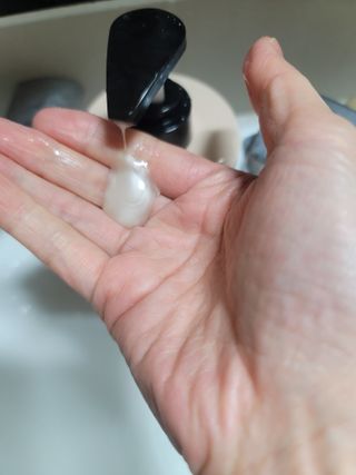 프리마인 더이상 뻣뻣하고 효과없는 탈모샴푸는 NO. 근본부터 케어하는 셀베이스 그린티샴푸(500ml) — 3.5점을 준 리뷰어가 2023년 2월 올린 사용 사진