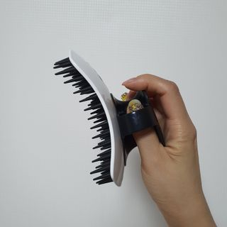 온가족 시원한샴푸 깨끗한두피 샴푸브러쉬 두피스케일링 히트팡블랙에디션 — 5점을 준 리뷰어가 2021년 8월 올린 사용 사진