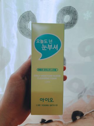 IO 아이오 오늘도 넌 눈부셔 - 데일리 스크럽 클렌징폼 — 5점을 준 리뷰어가 2021년 2월 올린 사용 사진